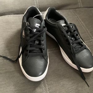 Black and White Leather Puma’s. SIZE 5 1/2. Brand New!!